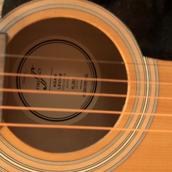 Acoustic guitar (Adam Levine series) - Picture 4 of 7